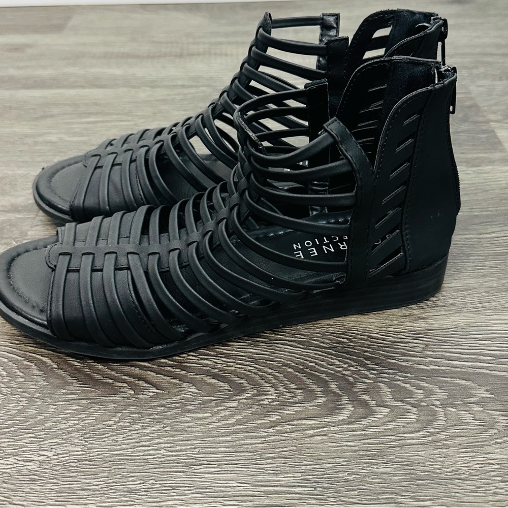 Journee Collection Black Gladiator Sandals size 8 1/2